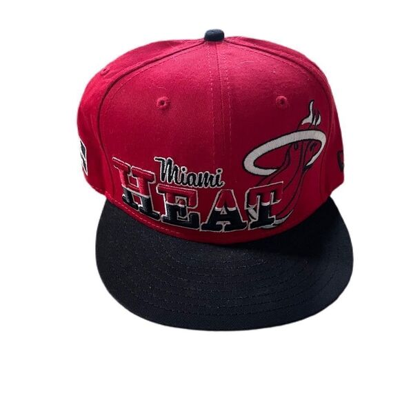 ❣️5/$50 New Era Mens Miami Heat NBA red SnapBack hat - Picture 1 of 3